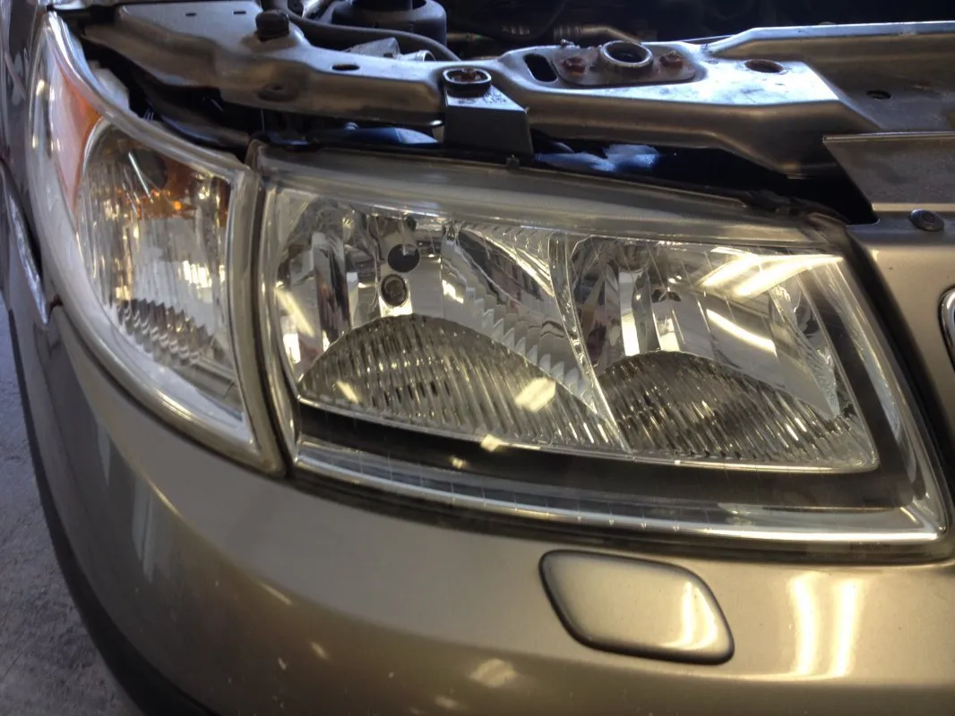 restorepic37 Oxidised headlight